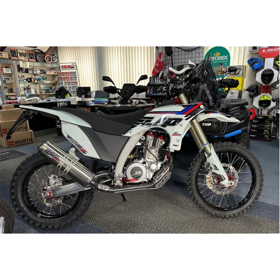 AJP PR7 650 ADVENTURE EU5+  MODEL 2025                                                                                                                                                                                                                    