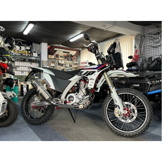 AJP PR7 650 ADVENTURE EU5+  MODEL 2025                                                                                                                                                                                                                    